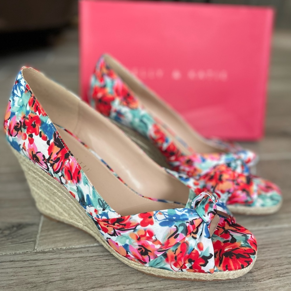 Kelly & Katie Floral Wedges NEW IN BOX size 8.5